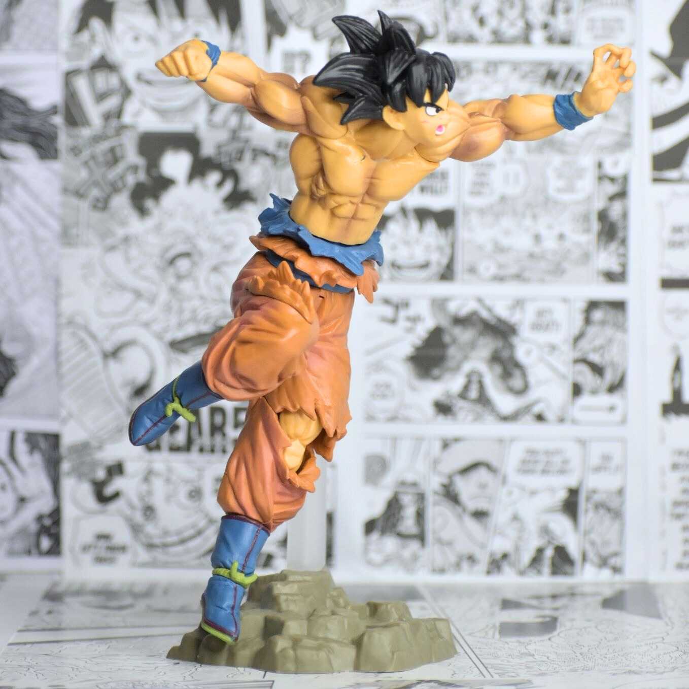 Goku Punching Dragon Ball z Action Figure 24 cm Tall Stone Style Base - SoulAbiti