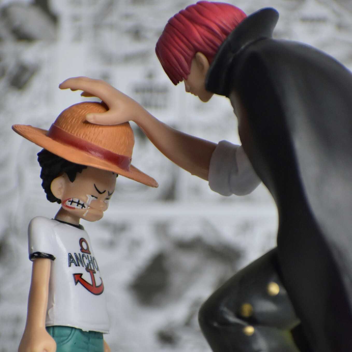 SoulAbiti One Piece Action Figure Set Monkey D Luffy and Shanks (18 cm) in Iconic Moment Shanks Passing on The Pirate King's Hat to Young Luffy of Straw hat Pirates Multicolor - SoulAbiti